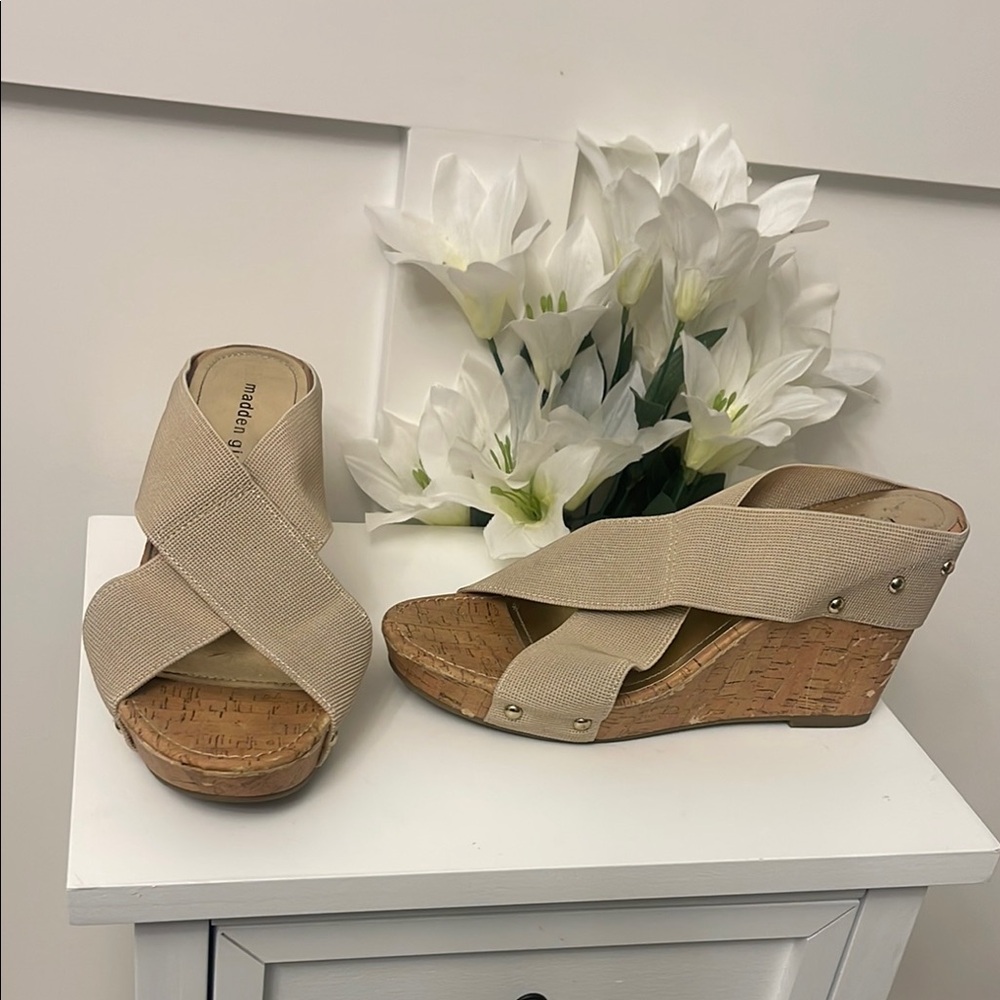 Naturalizer Beige Wedge Sandals